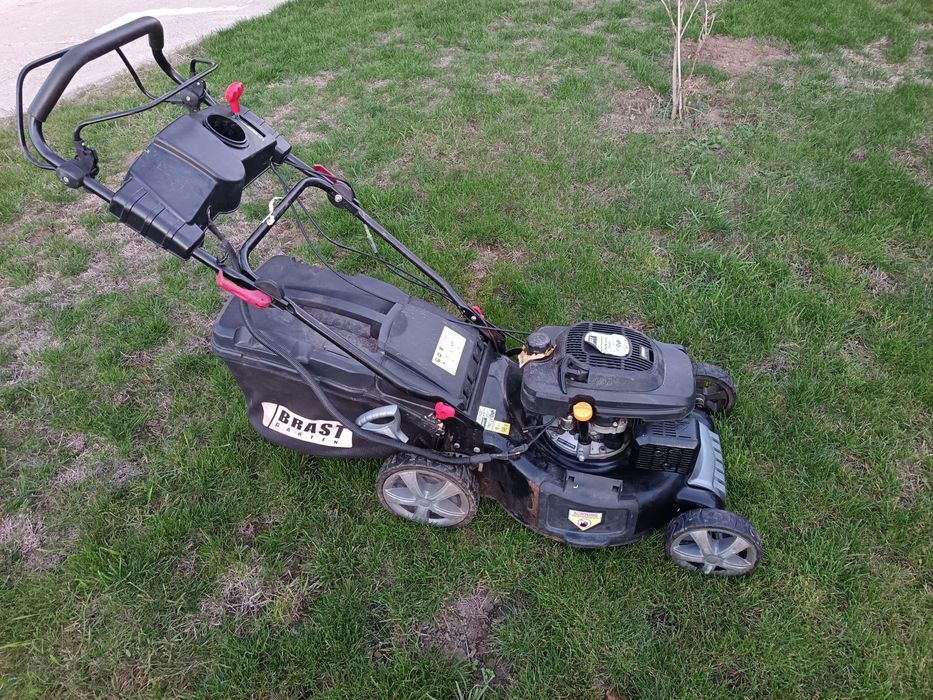 Masina tuns iarba tractiune si pornire electrica Brast 196 cmc