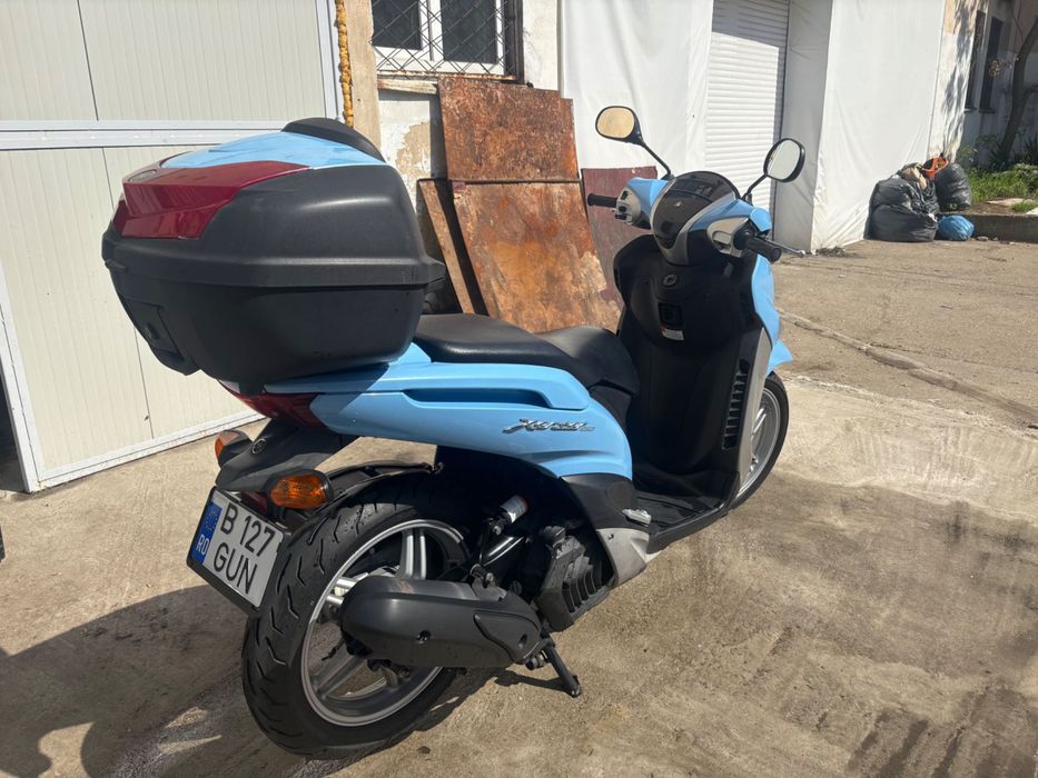 Închiriez scuter Yamaha Xenter pentru livrări Tazz / Bolt food / Glovo