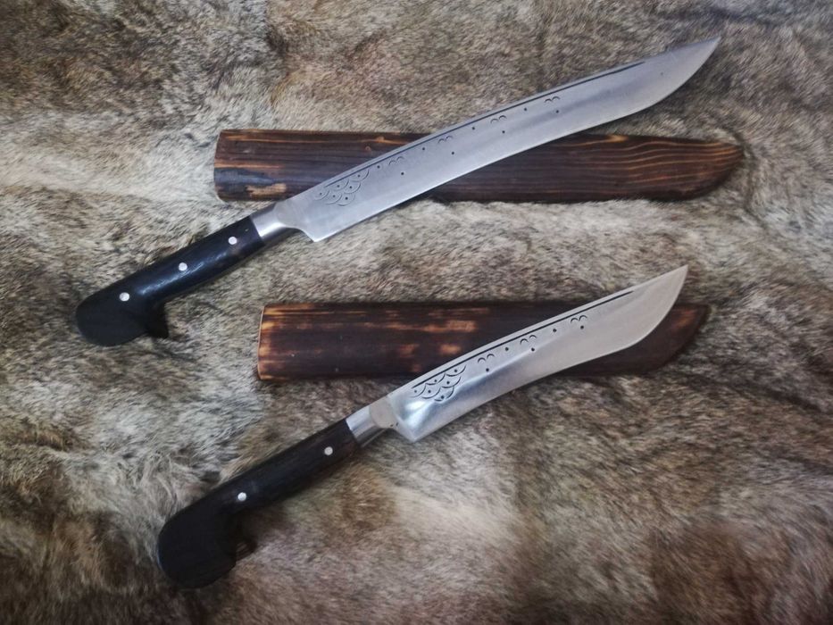 Масивен Нож Каракулак,Острие с дървена кания за възстановки