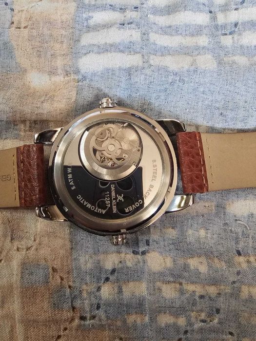 Продам часы с автозаводом.