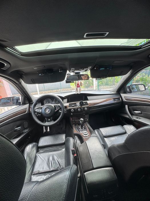 BMW 535  e60.