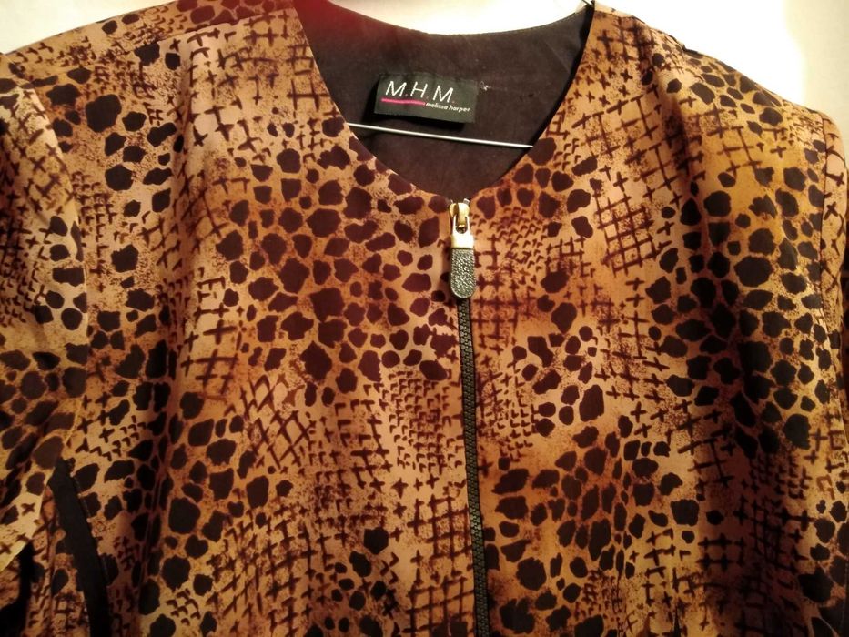 Bluza cu fermoar ,se poate purta si ca blazer