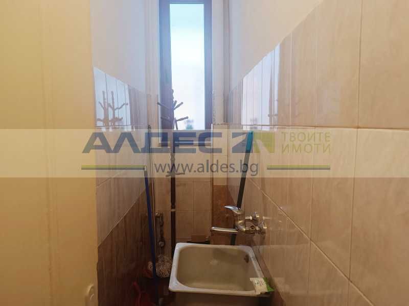 Дава се под наем Тристаен апартамент в София, Център - 120 кв.м за 750 € - Снимка #13