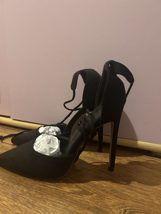 Високи токчета черни