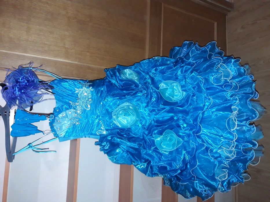 Продам роскошное платье для девочки