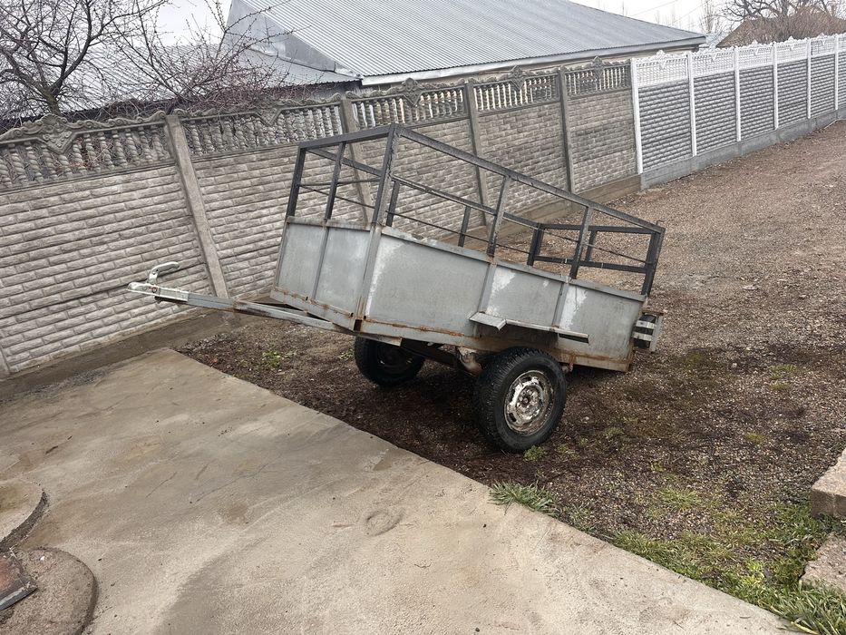 Прицеп для лкгковой машыны
