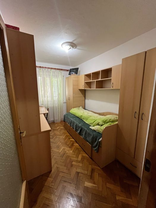 De vanzare - Apartament 3 camere si balcon spatios, decomodat - zona Lipovei