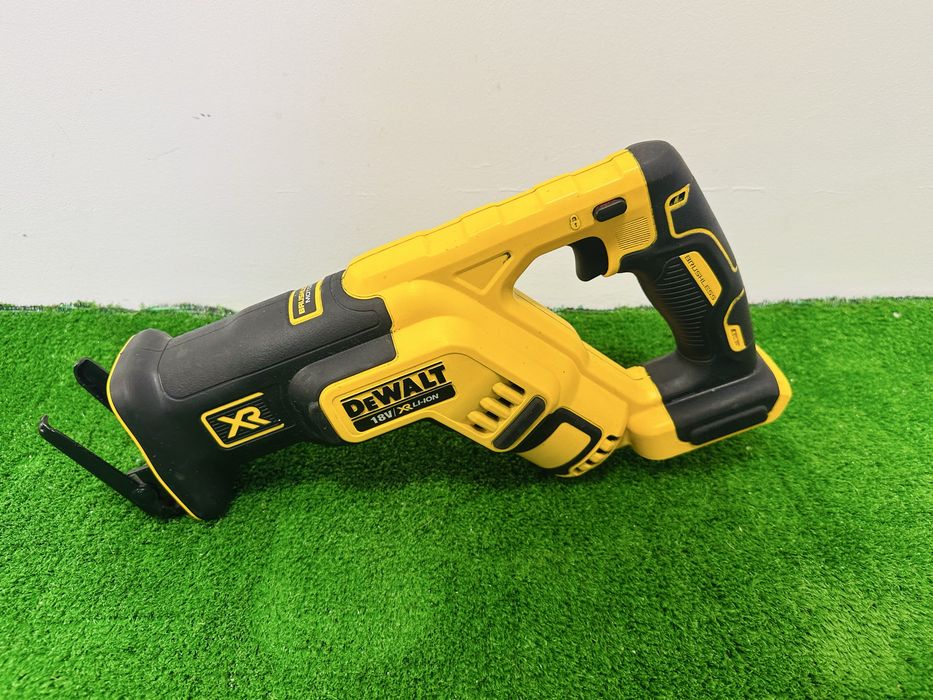 Fierastrau sabie Dewalt DCS367