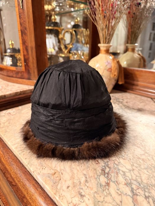 Caciula vizon maro foarte inchis