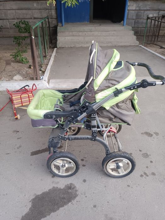 Детская коляска."Радуга"
