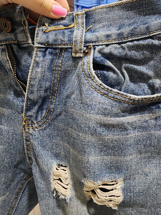 Джинсы голубые с дырами и потёртостями стильные натуральный джинс