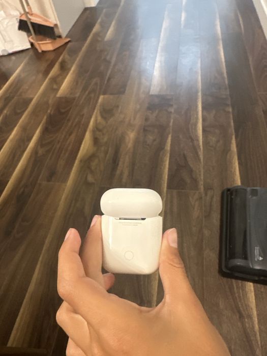 AirPods 2поколения