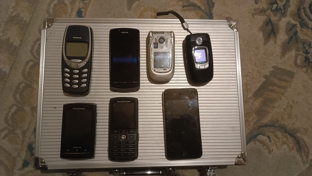 Мобильный телефон