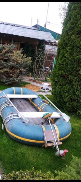 Продам надувную лодку с мотором