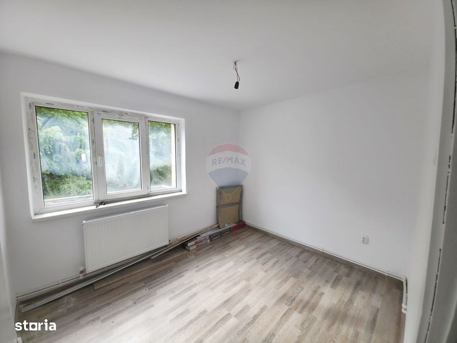 Apartament cu 3 camere de vânzare în zona Maratei