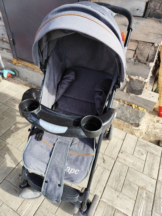 Продам прогулочную коляску