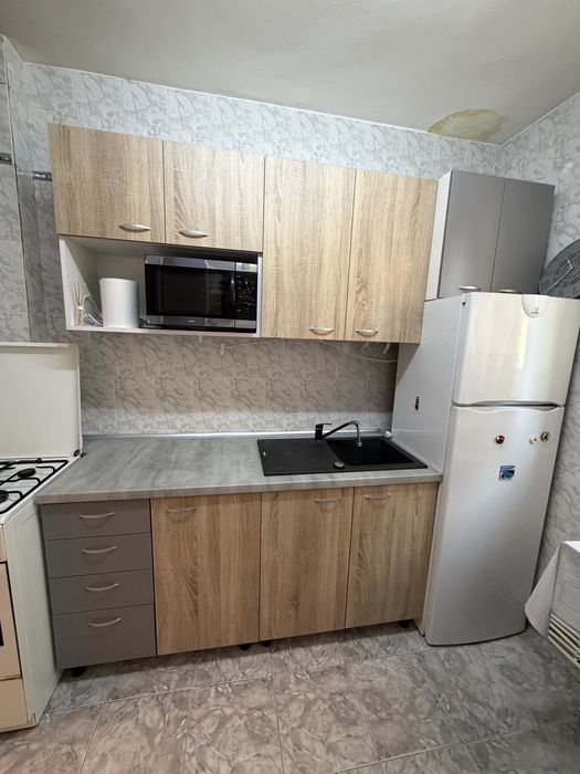 Mobila bucatarie 160 x 160 + 53 (partea de sus)