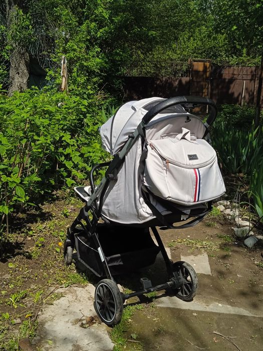 Коляска прогулочная