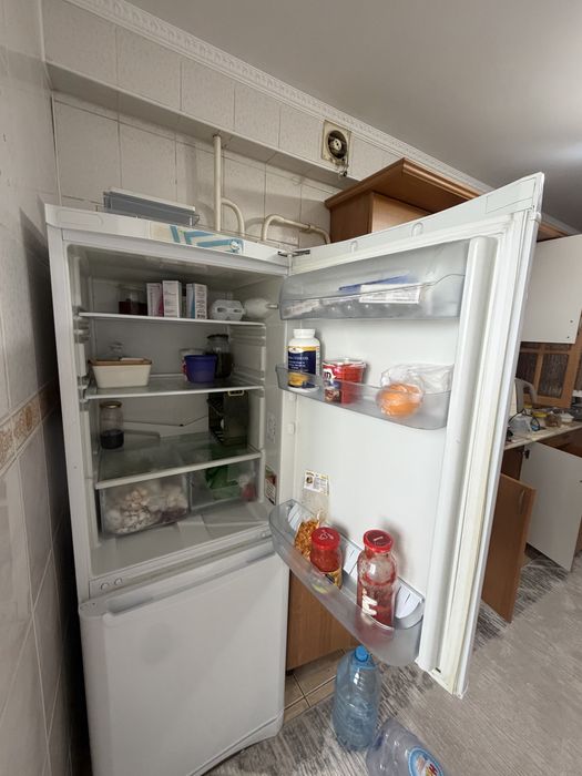 Продам холодильник Indesit