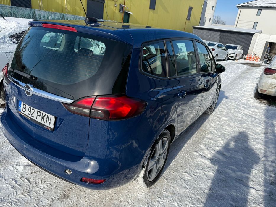 Opel Zafira Tourer – 2013 – benzină + GPL – 7 locuri