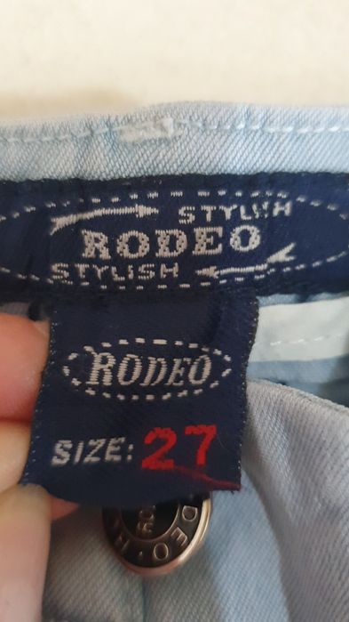 Продам Джинсы Голубые 27р