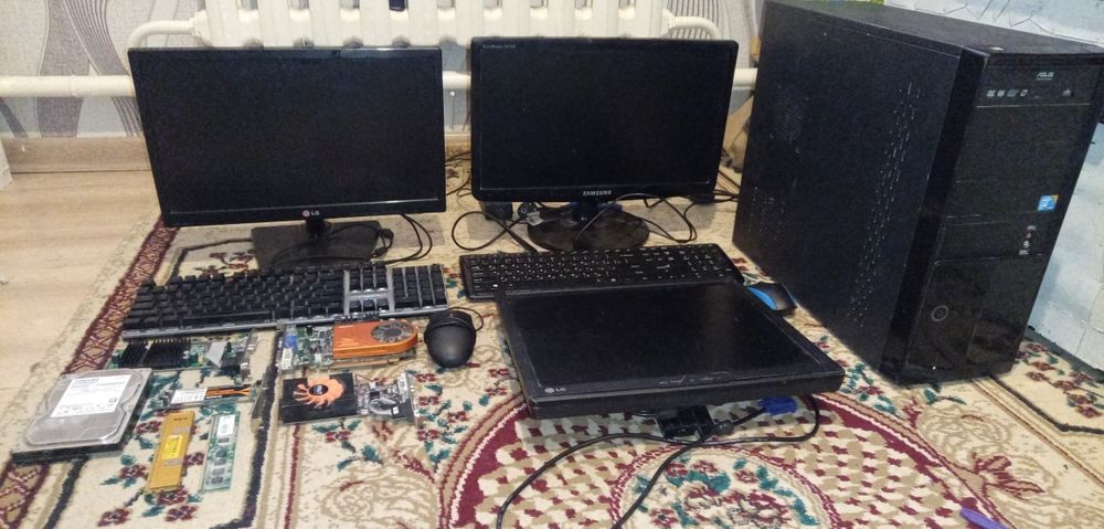 Гитара,компьютер,калонкалар машинаға