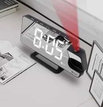 Огледален дигитален часовник с аларма и поекция