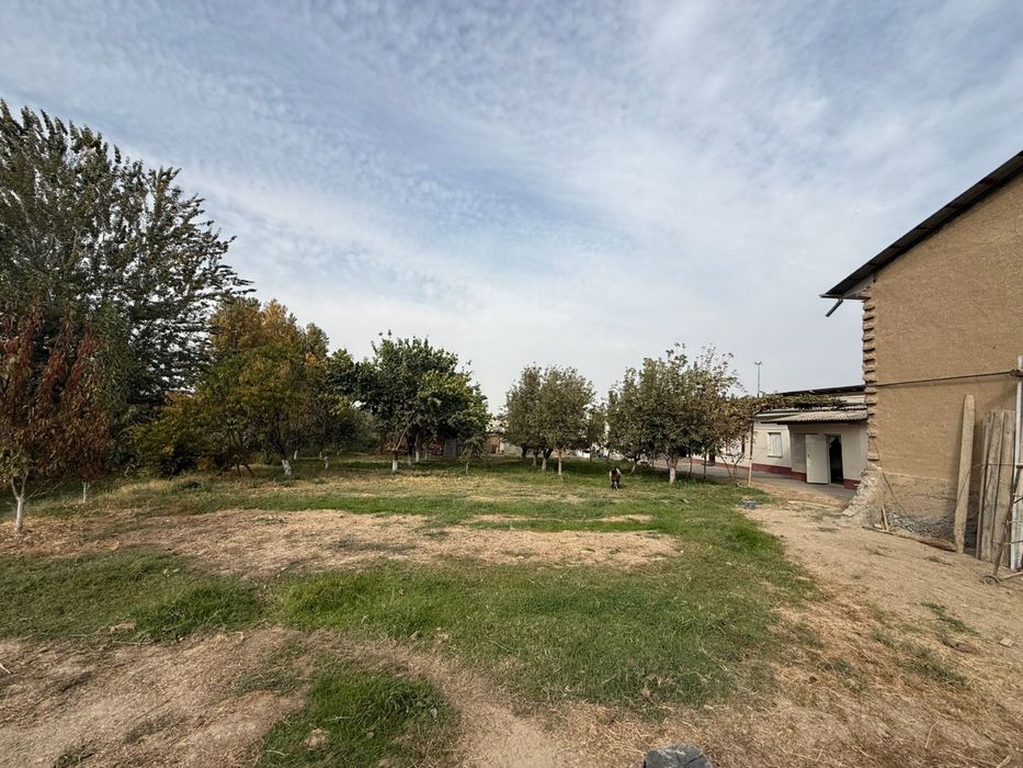 Уй сотилади. Назарбек-Туркистон. 10.5 сотих. 6 соих захват жоий бор.