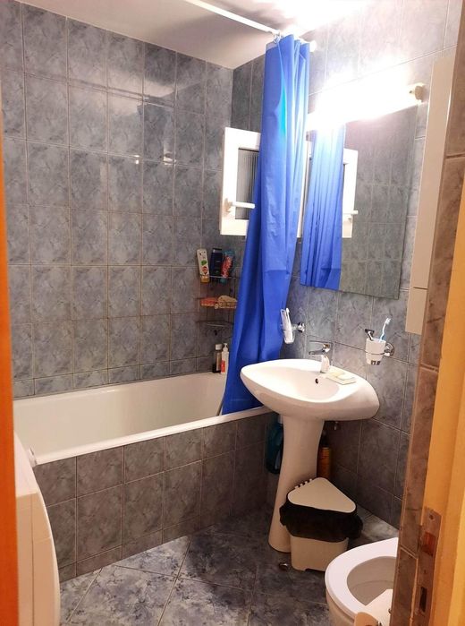 Camera de inchiriat in apartment de 3 camere 5 minute de metrou obor