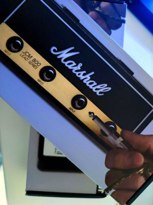 Стенна поставка за ключове, с дизайн на усилвател Marshall