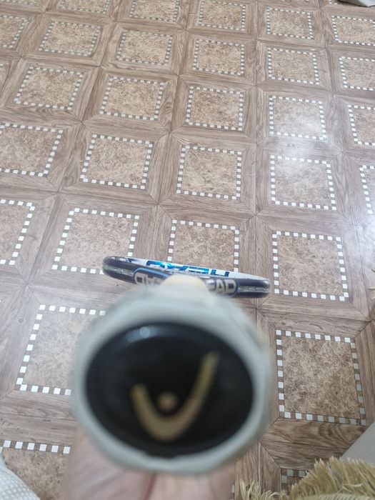 Продам теннисную ракетку