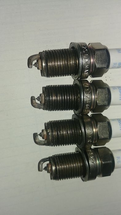 Запалителна  свещ за газ иридиева Бош Bosch iridium R6  fr7ki332s