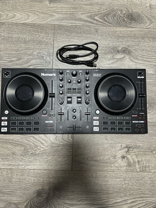 DJ контролер Numark Mixtrack Platinum FX