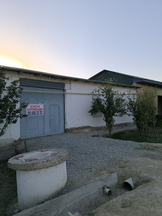 Karmana tumani Gulshan qoʻrgʻonida Hovli sotiladi