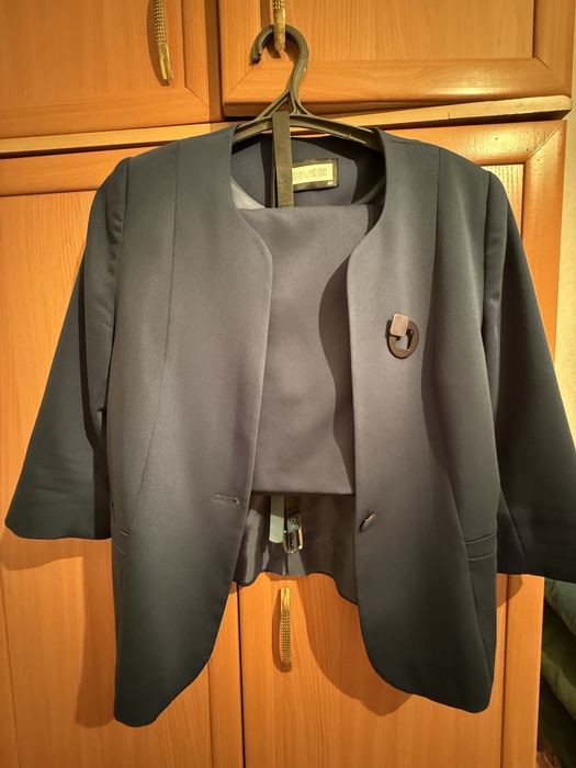 Двойка классический костюм продам за 25000