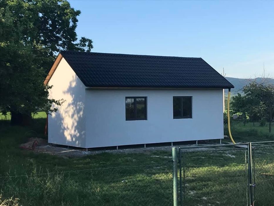 Casa modulara de locuit din panouri sandwich