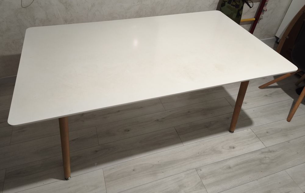 Стол белы состояние отличное