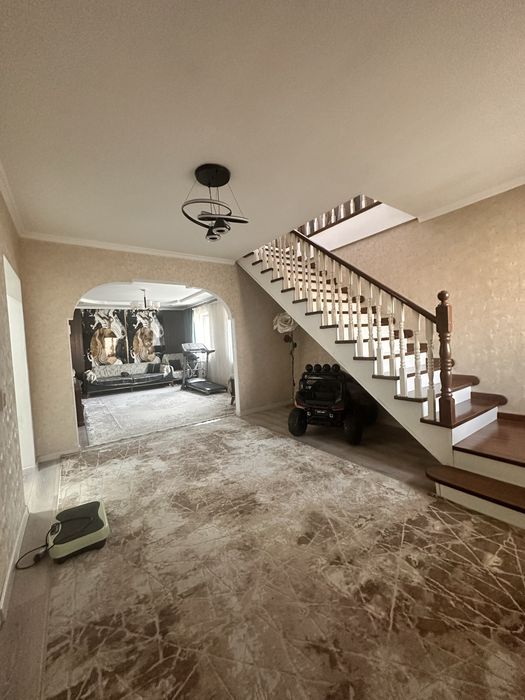 Дом  с большим двором