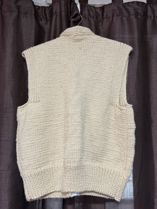 Vestă tricotată crem , cu fermoar – handmade