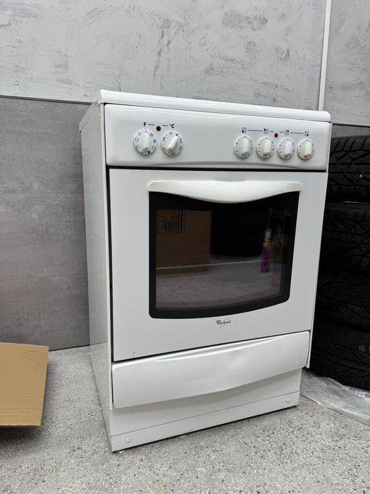 Готварска печка с керамични котлони Whirlpool