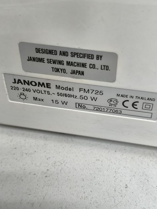 Продам швейную машинку