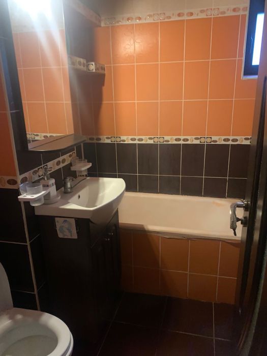 Inchiriez apartament 3 camere