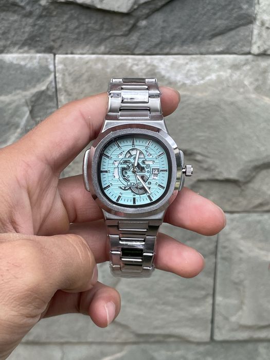 Металлические часы