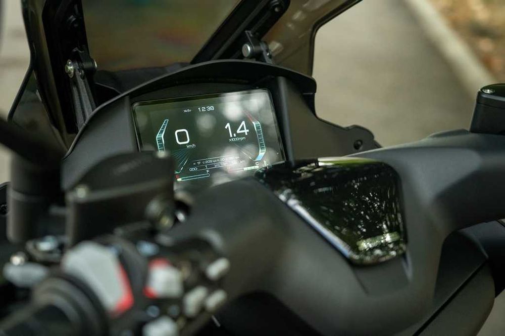 Scuter ABS + TCS Zontes D125, 15 CP cel mai puternic, Rate ! Permis B.