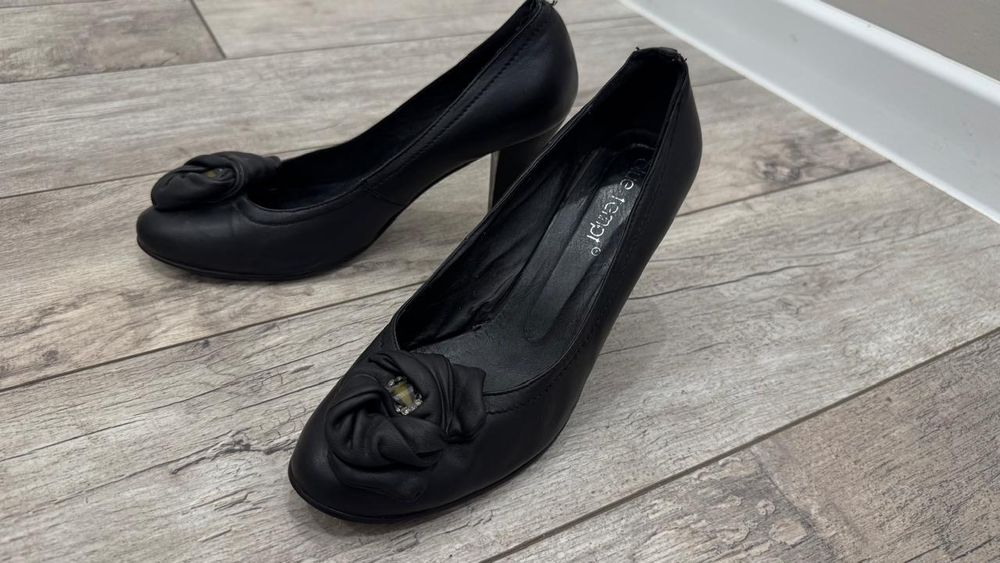 Продажа разной обуви