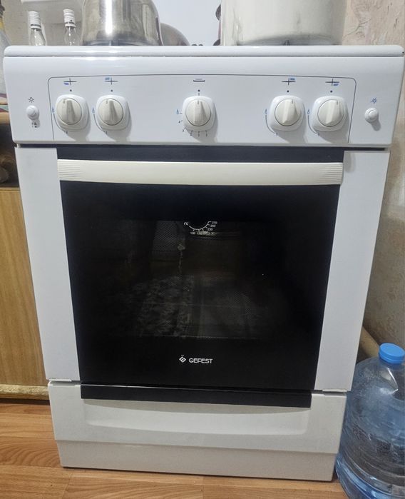 ПРОДАЮ за хорошую цену!срочно продаю холодильник и газовую плиту