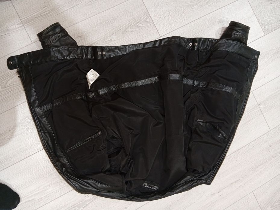 Куртка кожанная.