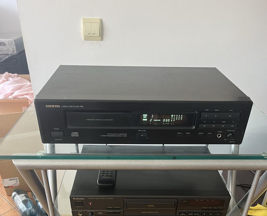 Onkyo  DX-701  CD player