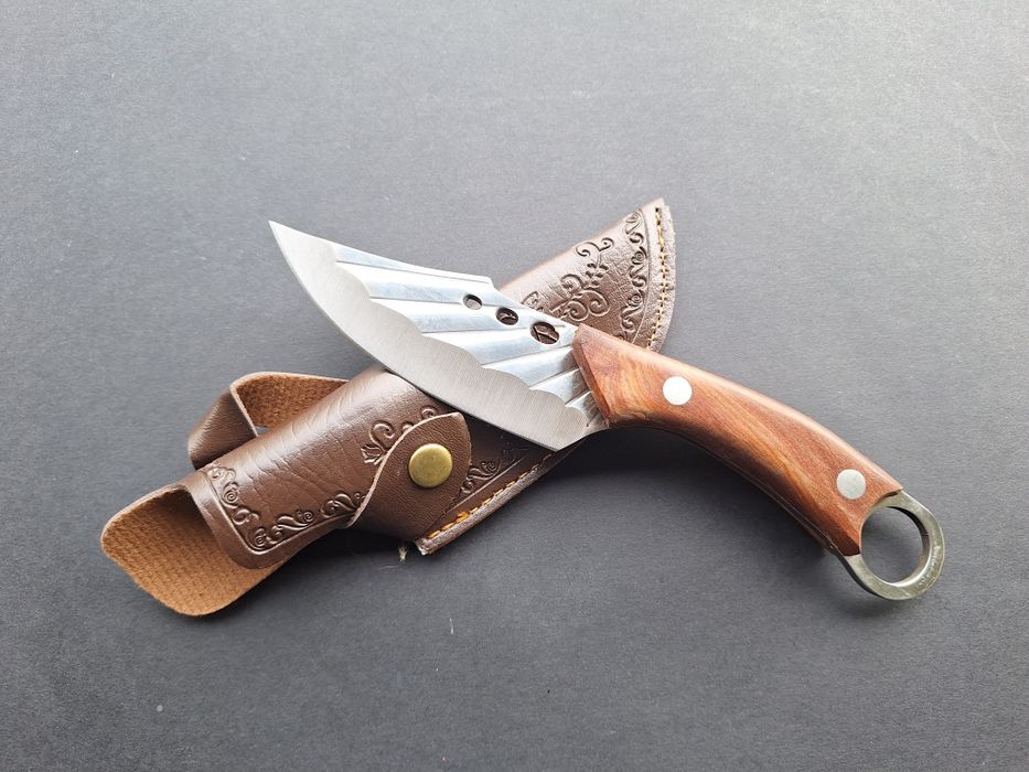 Ловен нож с кожена кания