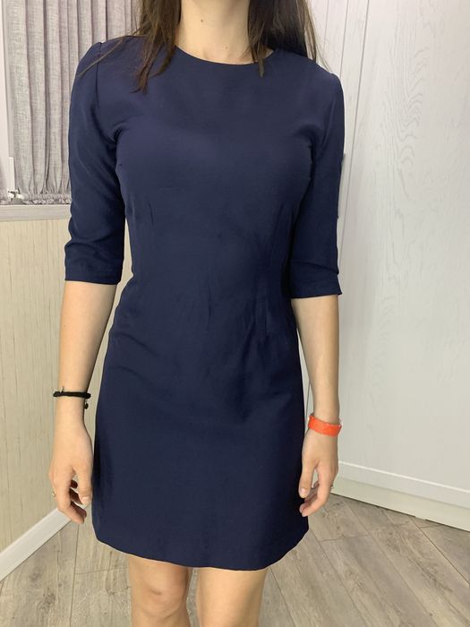 Продам платье школьное можно  как офисное в отличном состоянии